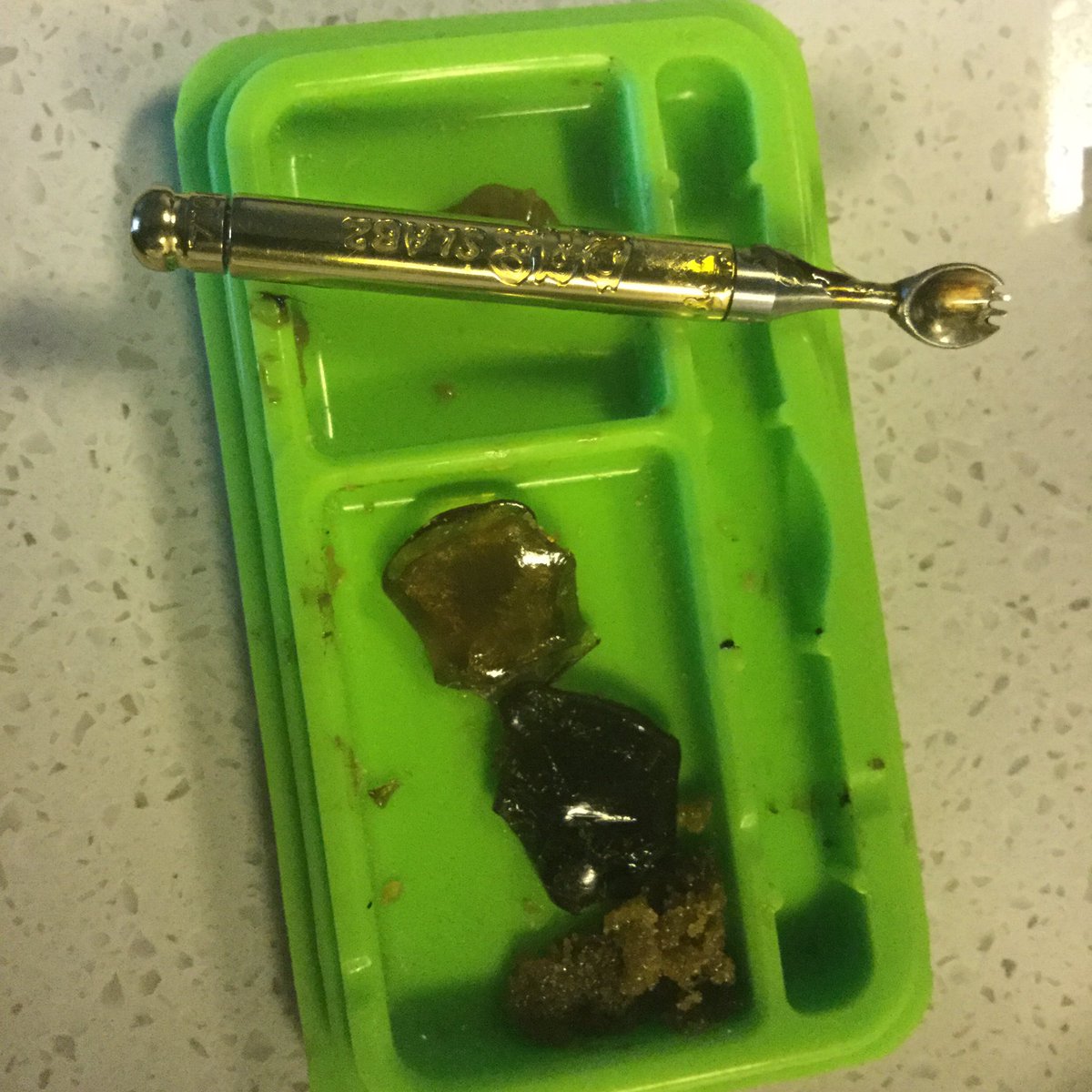 DabSlabzSquad's tweet photo. Breakfast buffet Vibes🌞💚 #positivevibes #dabslabz #medicalgrade #silicone #titaniumspork #dabgirls #dablife #errl https://t.co/iPPZJj4uzo
