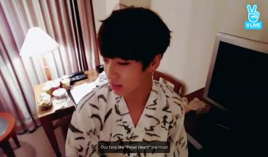 sc2rcelia's tweet photo. I swear before he said I can sing paper heart believe me I was singing paper heart omg yeah #cekook is real https://t.co/X6e2MLJw2d