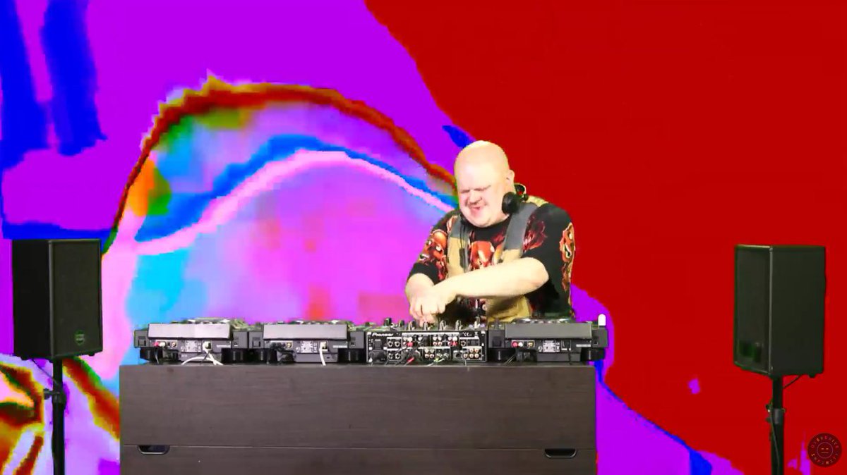 Overdrivein's tweet photo. LIVE: uh-oh, here's A-Ha → https://t.co/bWqYVgVRr6 https://t.co/fTFkccUP3u