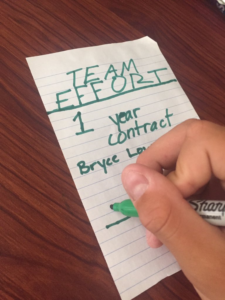 bryce_lowry's tweet photo. glad to have signed my first contract with the best team. #OnlyEffort https://t.co/YXXDP40cKl