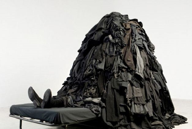 Montanha de roupas escuras? De prioridade as maquinas de lavar com lavagem por cor!