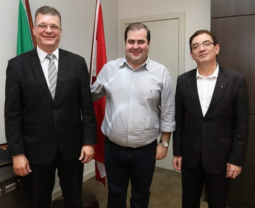 carloschiodini's tweet photo. Hoje @marciomsilveira toma posse como diretor da @SDS_GovSC #apoioamicroepequenaempresa https://t.co/arHYpLyxiQ