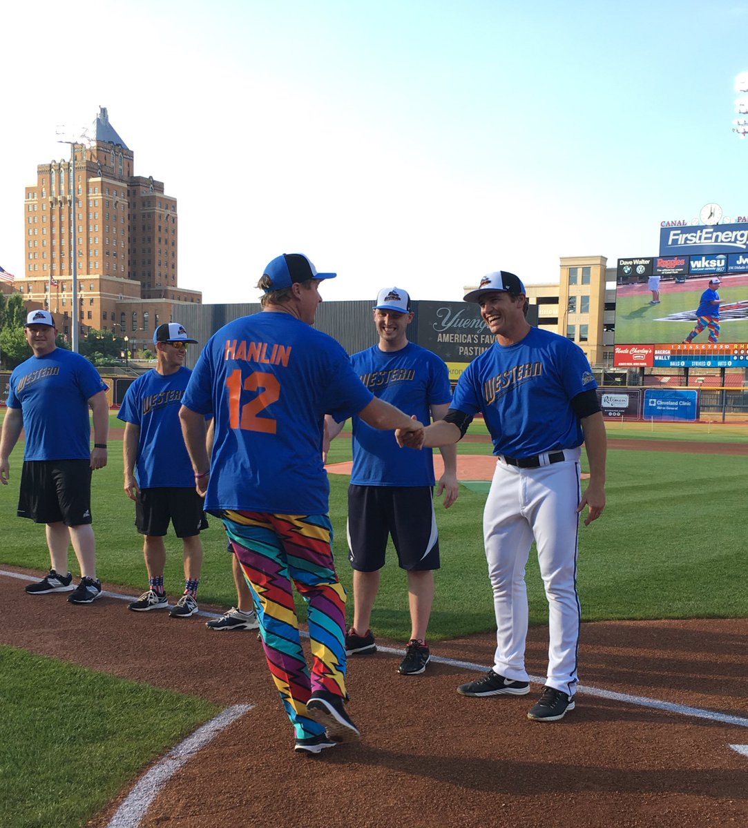 .<a href="/JimmyHanlin/">Jimmy Hanlin</a> definitely wins in the style category tonight