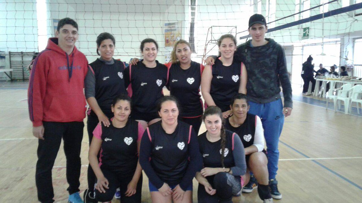 ClubLeonesOK's tweet photo. #Vóley | Convocante 3° Torneo Recreativo de Vóley Femenino en el #ParqueFNT https://t.co/KKWWAtVGMx https://t.co/582w6S2gwY