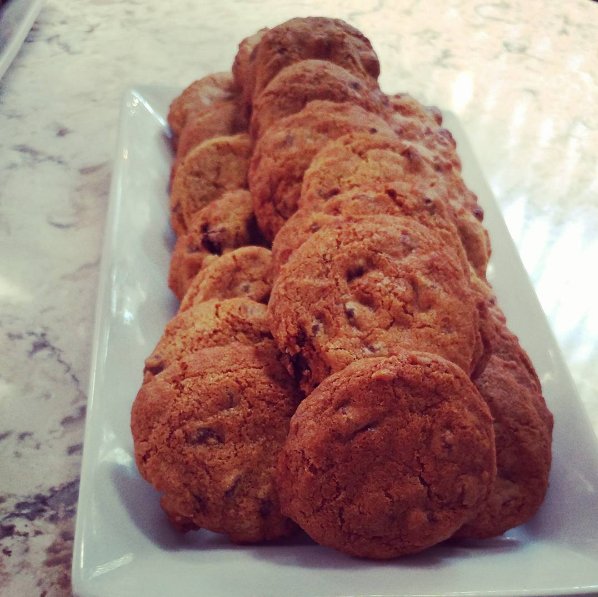 PlatesBuffet's tweet image. Does anything beat fresh chocolate chip cookies? #yeg #yegfood