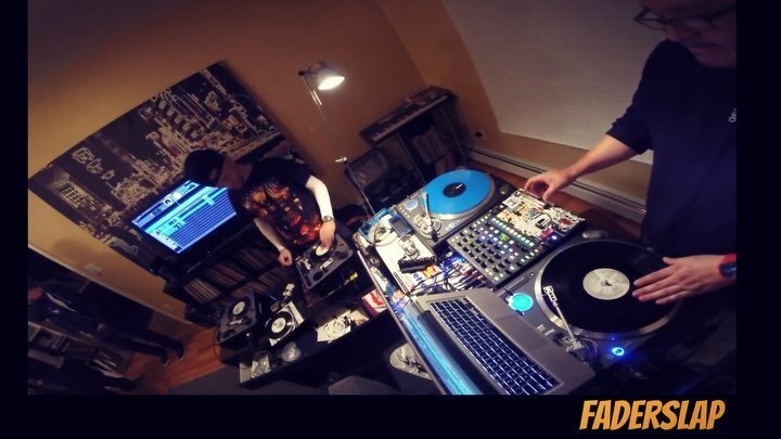 DeeJayOllie's tweet photo. Old GoPro of @dj_avana and @djesc_ cutting... #faderslap #turntablism #practiceyocuts #sc… https://t.co/ckC1zqdixn https://t.co/du22nj05qn
