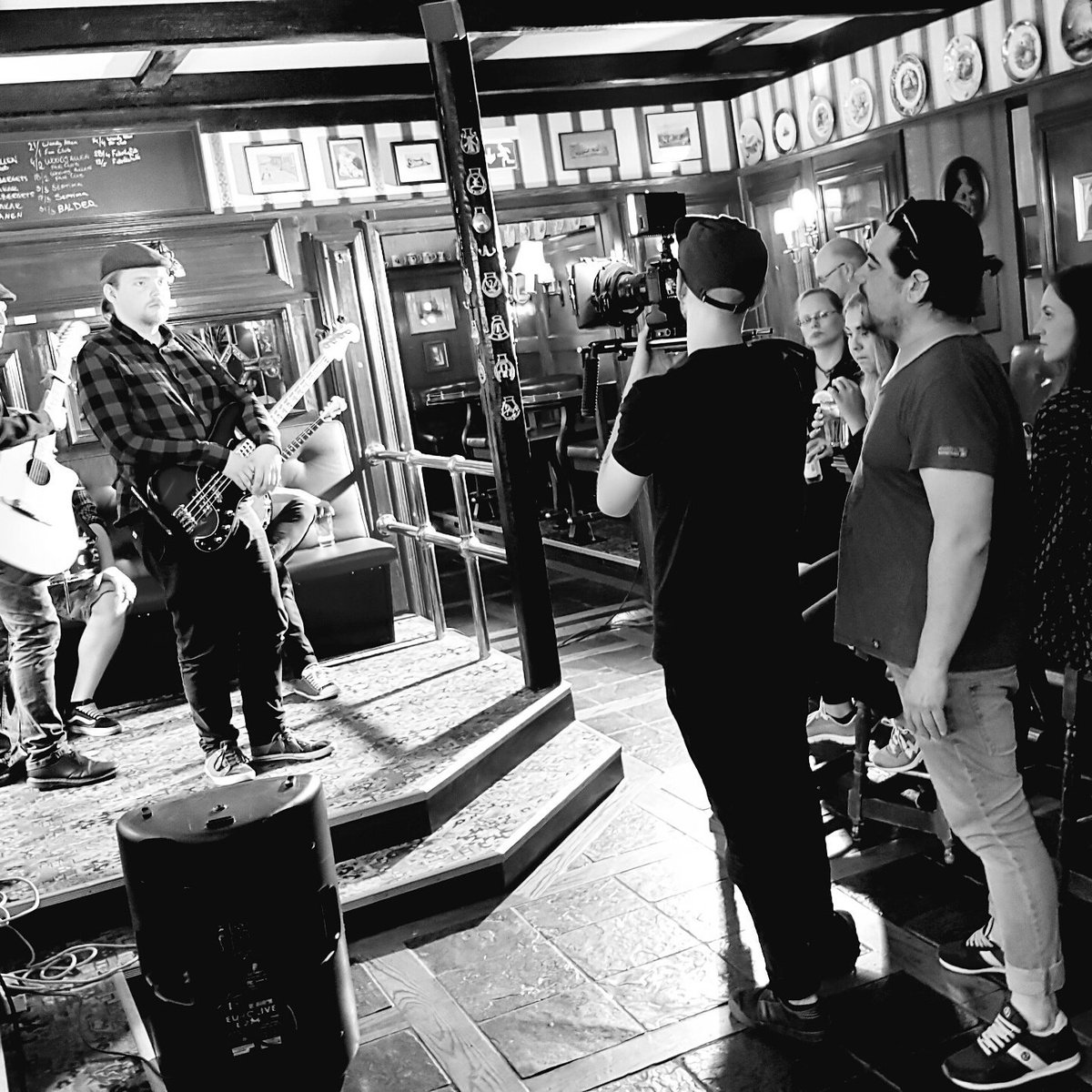 sirregband's tweet photo. #celticpunk #thewrongbar #greenworkstelevision #musicvideo #skrikhultproduction #eatmusic #greenwallmanagement https://t.co/k0ZypWxfGJ