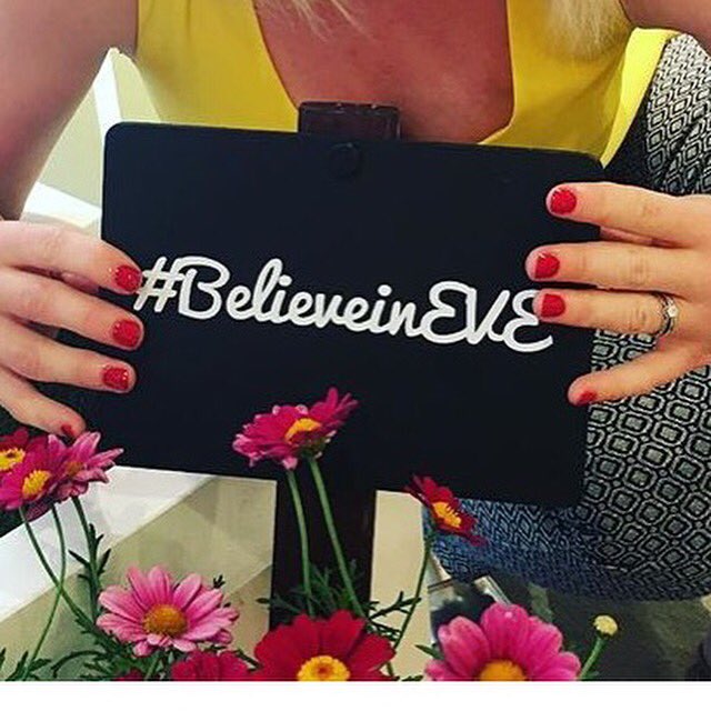 moonshinesnails's tweet image. Nails by me from today's launch... #sessiontech #notd #rednails #macpolish #believeineve #moonshinesnails