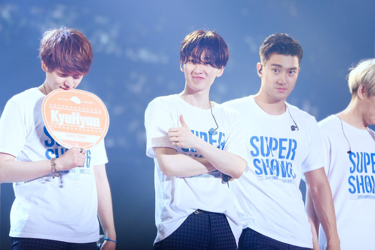 _WITHYUK_'s tweet photo. #Eunhyuk #LEEHYUKJAE #은혁 #이혁재       작년 슈퍼쇼 막콘 https://t.co/mgNSsRhBgu