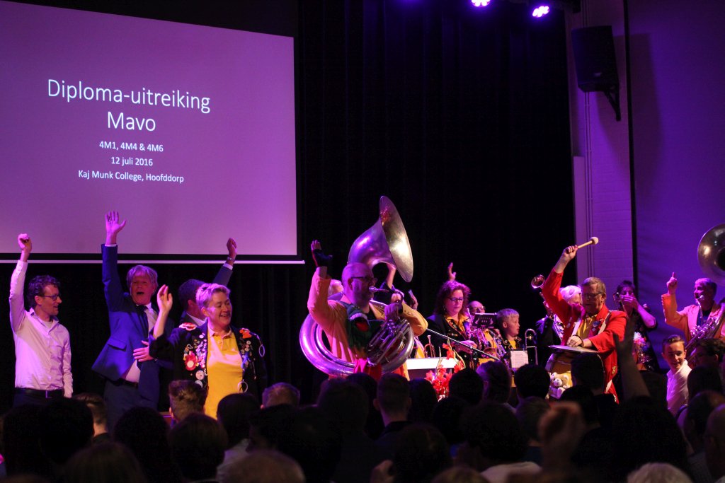 Op 3 avonden maar liefst 397 diploma's uitgereikt. Wat een feest! Gefeliciteerd allemaal! kajmunk.nl/160712-diploma…
