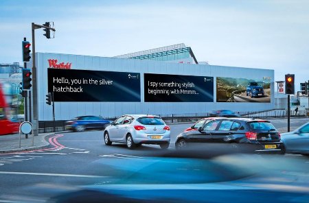 Renault launches billboard ad that recognises YOU! bit.ly/29wgKrG

#Renault #Advertising #CarNews #Cars
