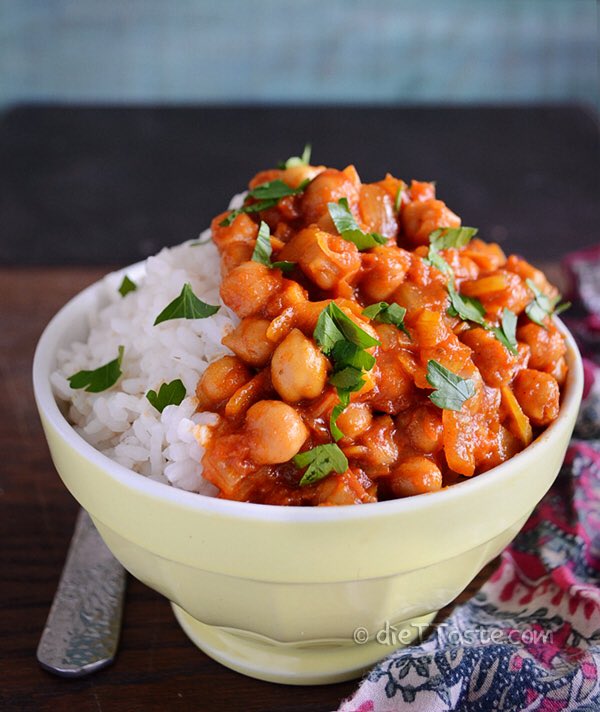 IndianCravings's tweet image. Chole (spicy chickpeas)