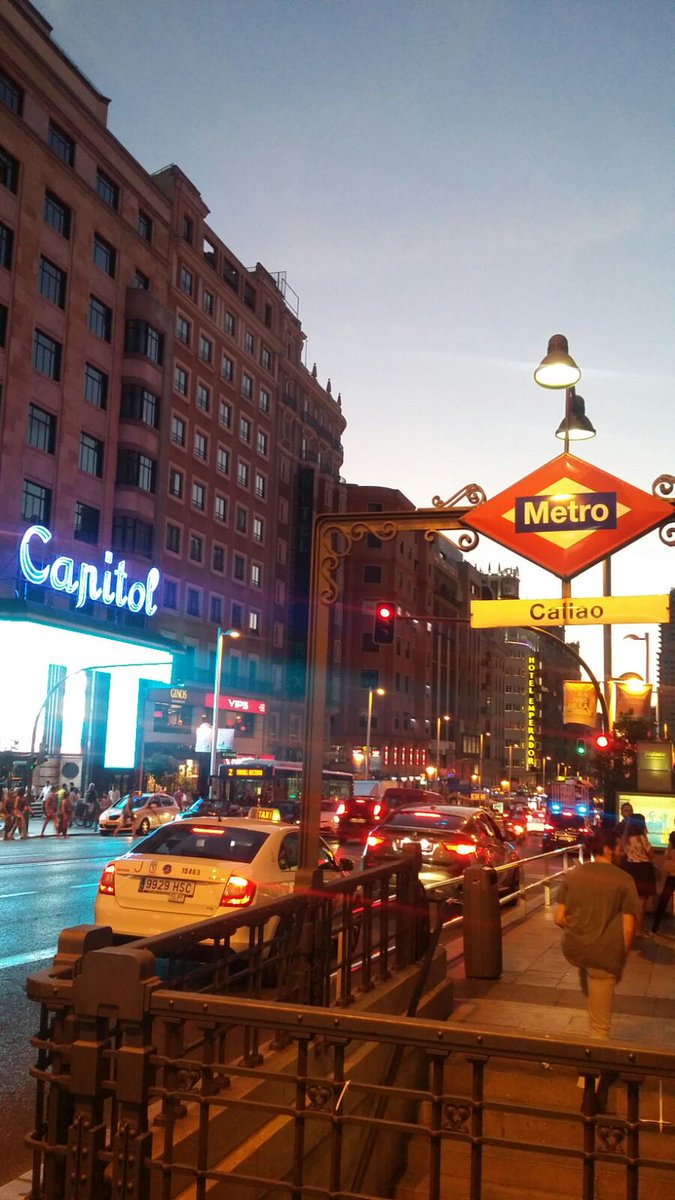 clara_vm's tweet photo. Buenas noches, Madrid. https://t.co/Fd36g1JQLh
