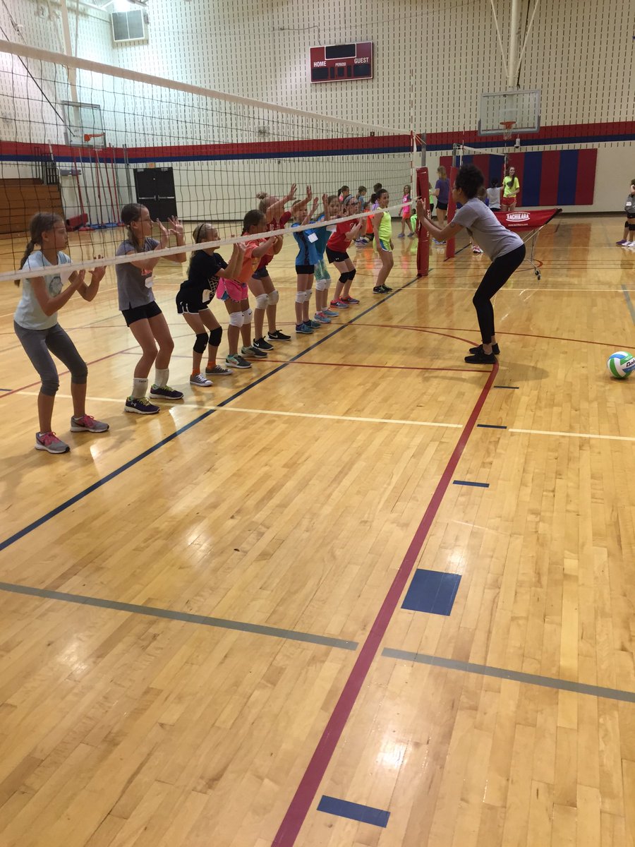 MSHSactivities's tweet photo. JV and Varsity Patriot Volleyball players coaching Future Patriots! #givingback2theGAME #ThePatriotWay https://t.co/3OAa0CXrU7