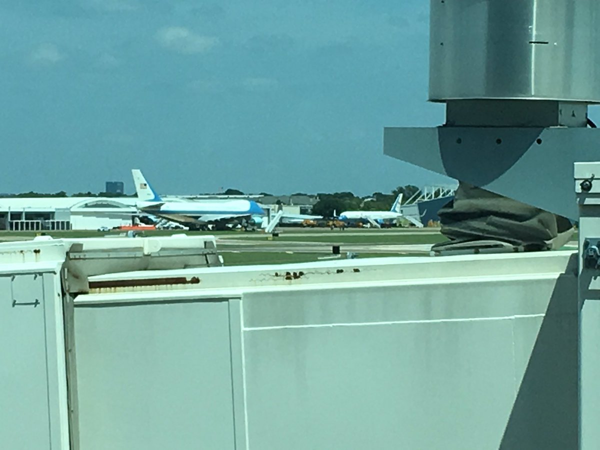 kamalheikal's tweet photo. #POTUS and Vice POTUS planes here at Love Field. #Obama #Dallas #DallasMemorial #POTUSchat https://t.co/uhWcyXYxPz