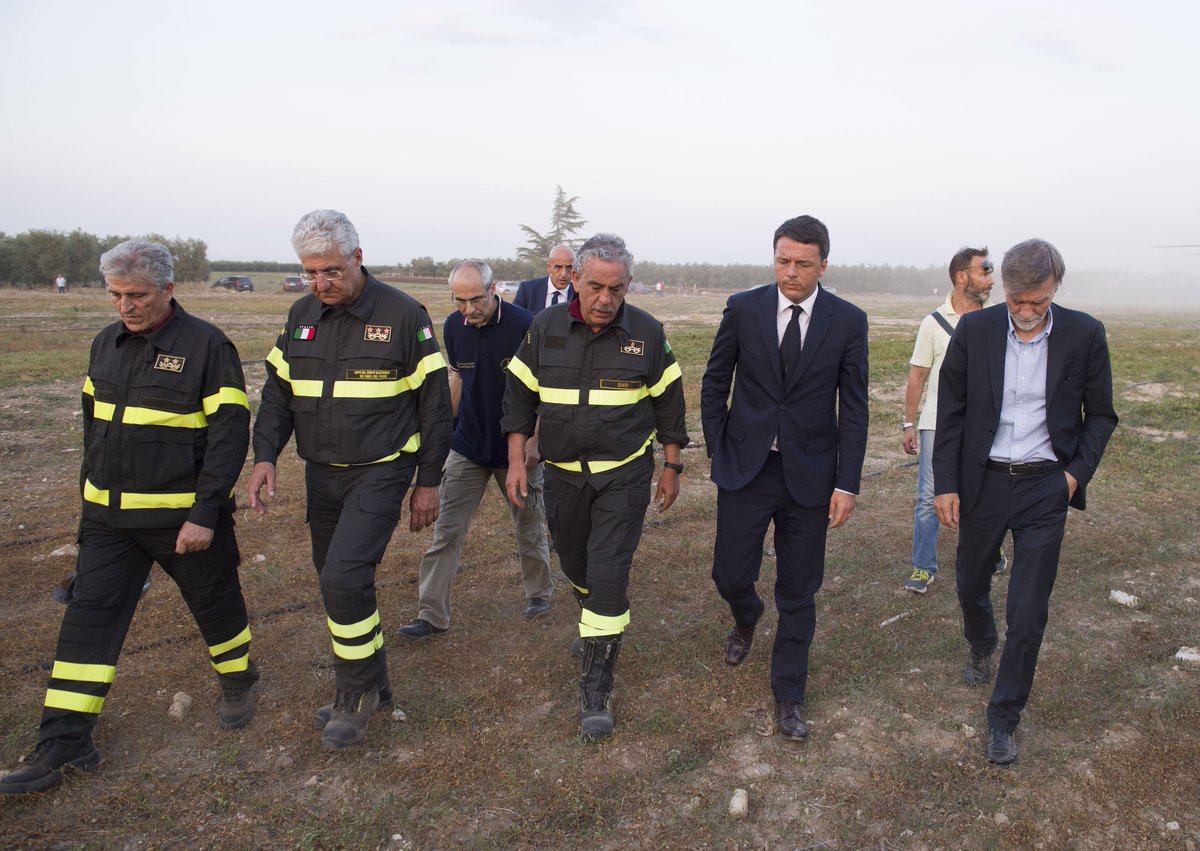 Matteo Renzi tweet media