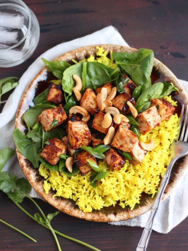 IndianCravings's tweet image. Indian spinach Tofu with turmeric basmati rice