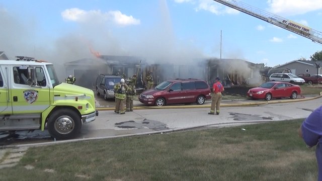 ABC21WPTA's tweet image. #FortWayne firefighters responded to house fire on Palo Verde Drive this afternoon. 
bit.ly/29CbXqp