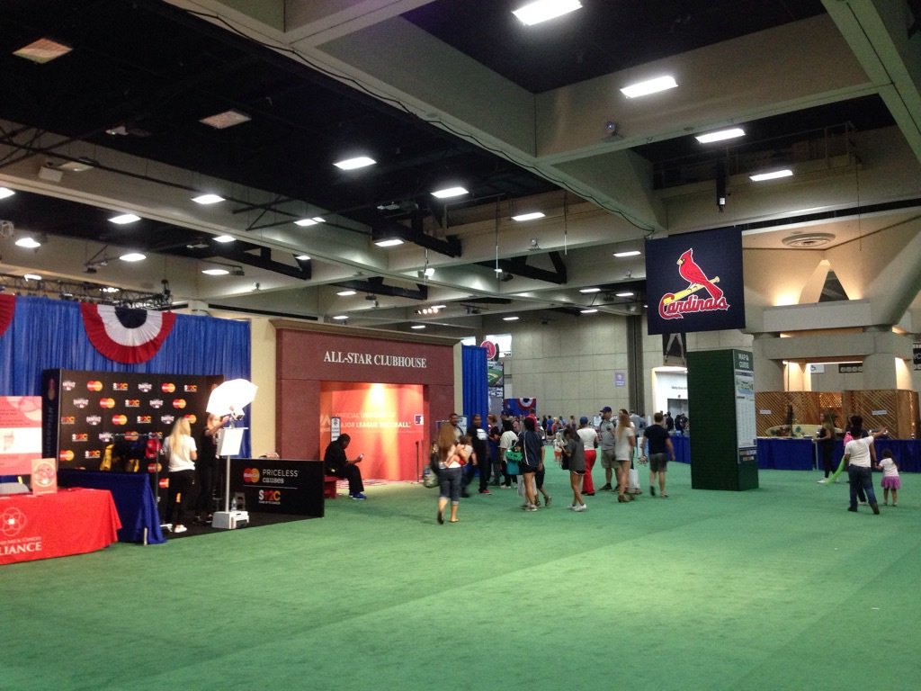 debkhay's tweet photo. This week: #AllStarGame2016 #fanfest Next week: #SDCC dealer room #SanDiego #sdccor #roomtomove https://t.co/Go06WlZswJ