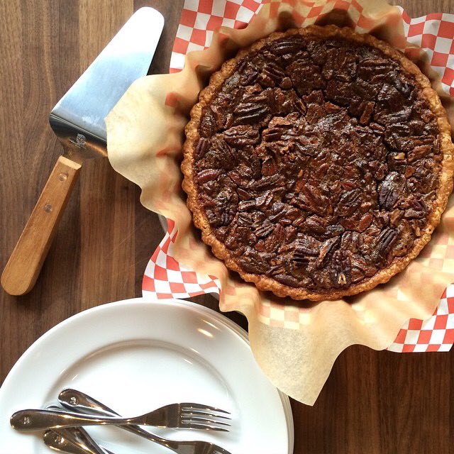 ready2rolldough's tweet photo. Happy #nationalpecanpieday! Just one more reason to always have our Ready-to-Roll Dough™ on hand, #piepals. https://t.co/pdtKd9T8YZ