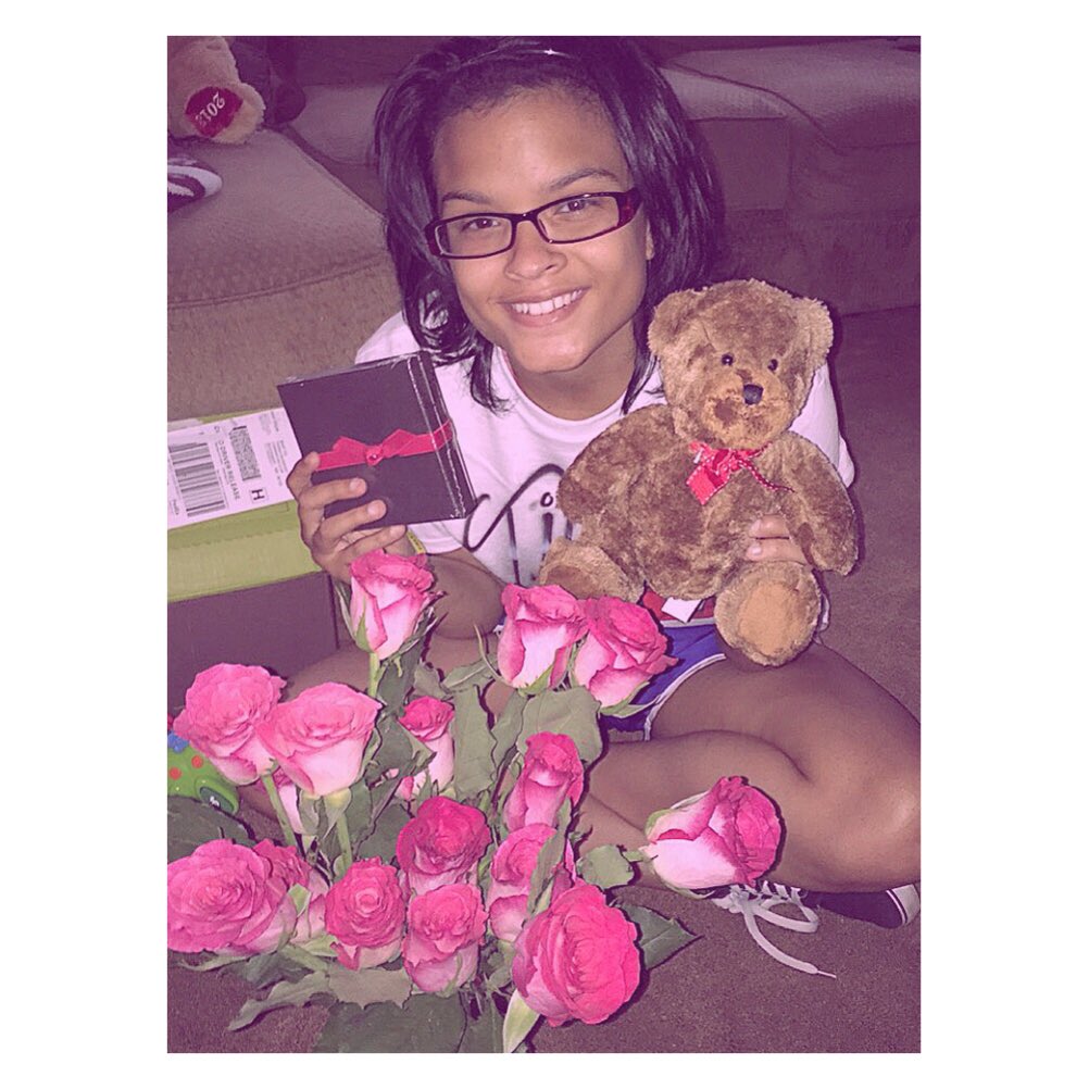 iguanathetianna's tweet image. ANYWAY, SINCE U SO WORRIED ABOUT MY RELATIONSHIP LOOK AT WHAT I GOT TODAY 💜💜💜💜 I got a good gf
#talkaboutthat😉