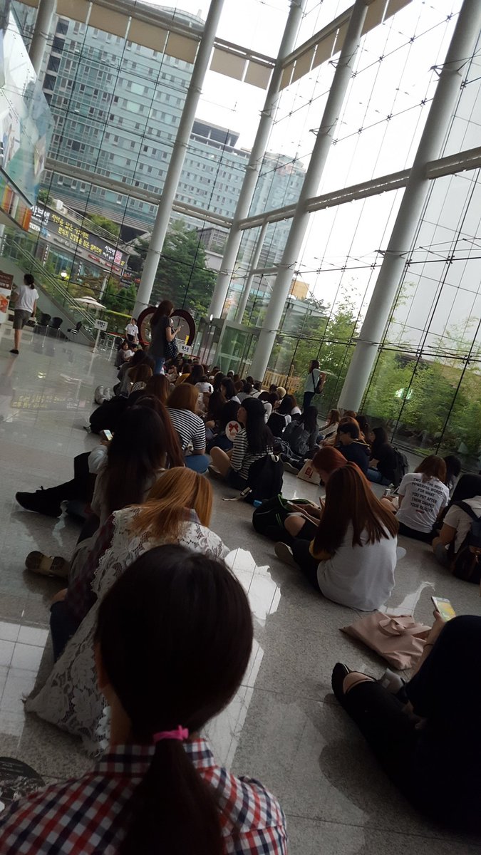bobochachachips's tweet photo. Got to Ilsan at 4am.. tho only half of e supposed came.These b2uties💪💪 #showchampion #highlight #beastcomeback #비스트 https://t.co/5lC8VhvGtO