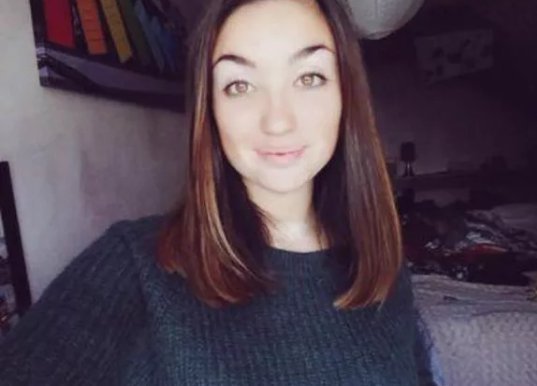 LeaHmts's tweet photo. Miskina.. https://t.co/0ghPfj829G
