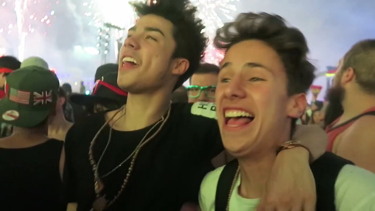 SwagToBelieve's tweet photo. Mi parte favorita; zuribau😍 #ZuritaEnVegas https://t.co/nF0vXbtSyI