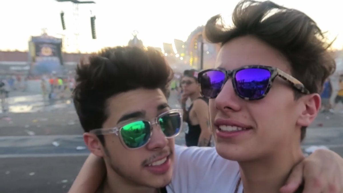 SwagToBelieve's tweet photo. Mi parte favorita; zuribau😍 #ZuritaEnVegas https://t.co/nF0vXbtSyI