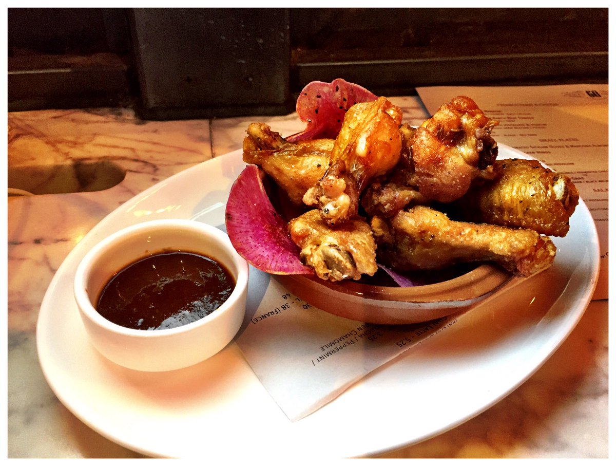 Queensroomnyc's tweet photo. Dinner begins at 5:30pm & drinks are half-price till 7:30pm w/food purchase! #NoBrainer #60BeansKitchen https://t.co/KgM2LEAar9