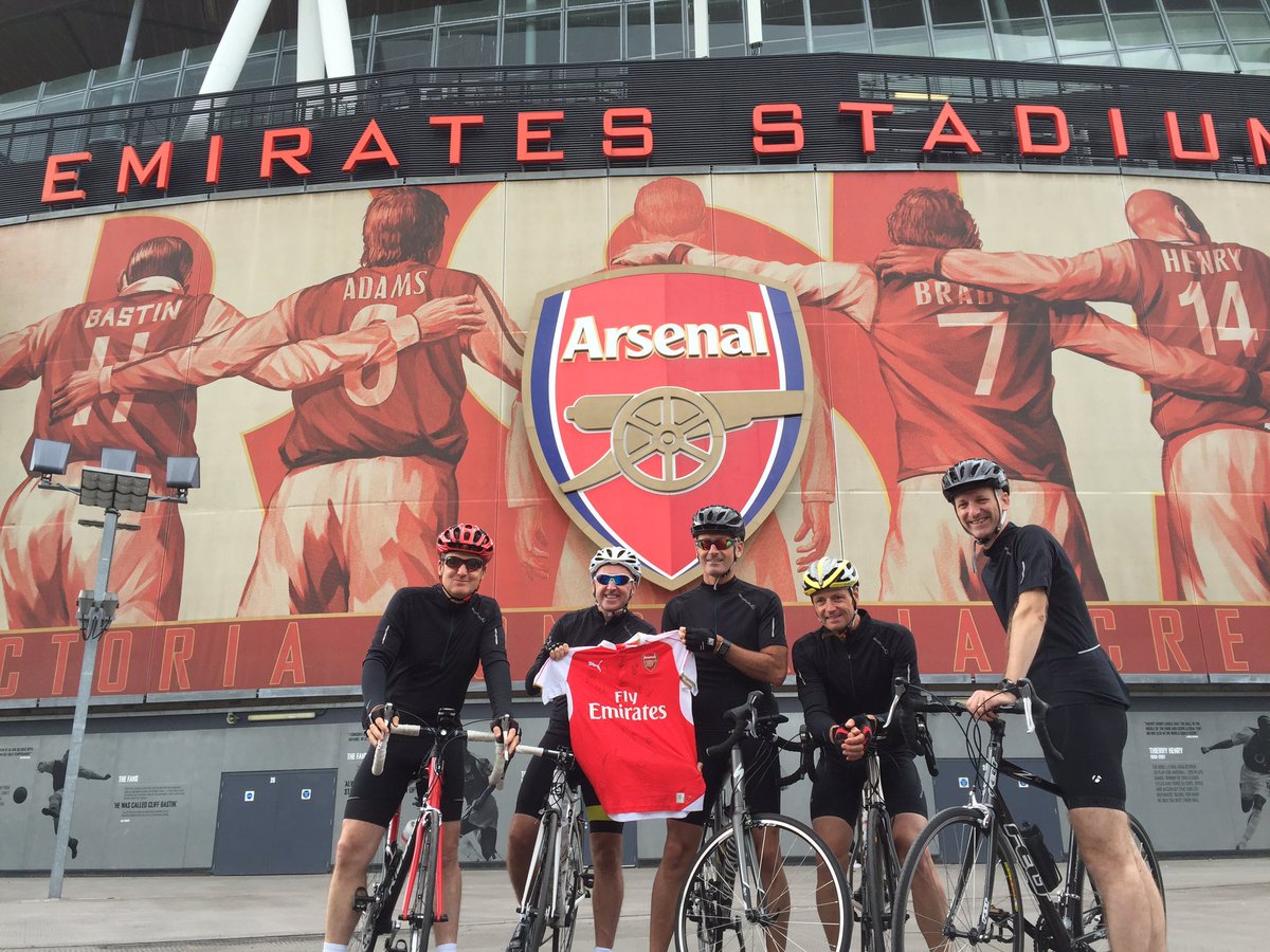 Stefanjc's tweet photo. Great day following @premierleague referees around the London. First leg of their #WhistleStopTour 💪🏽🚴🏼 https://t.co/e1JU5Ukgpl