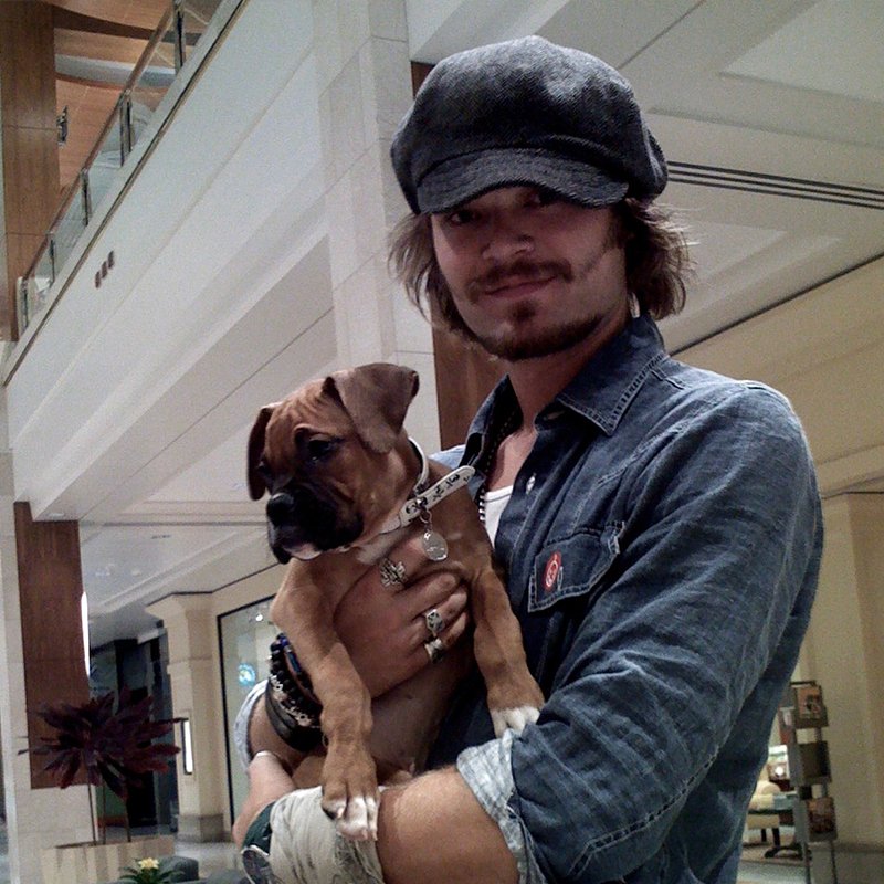 StatonHouse's tweet photo. Picking up a few new fans on the road #GuysWithDogs https://t.co/bDkYrkyj1J