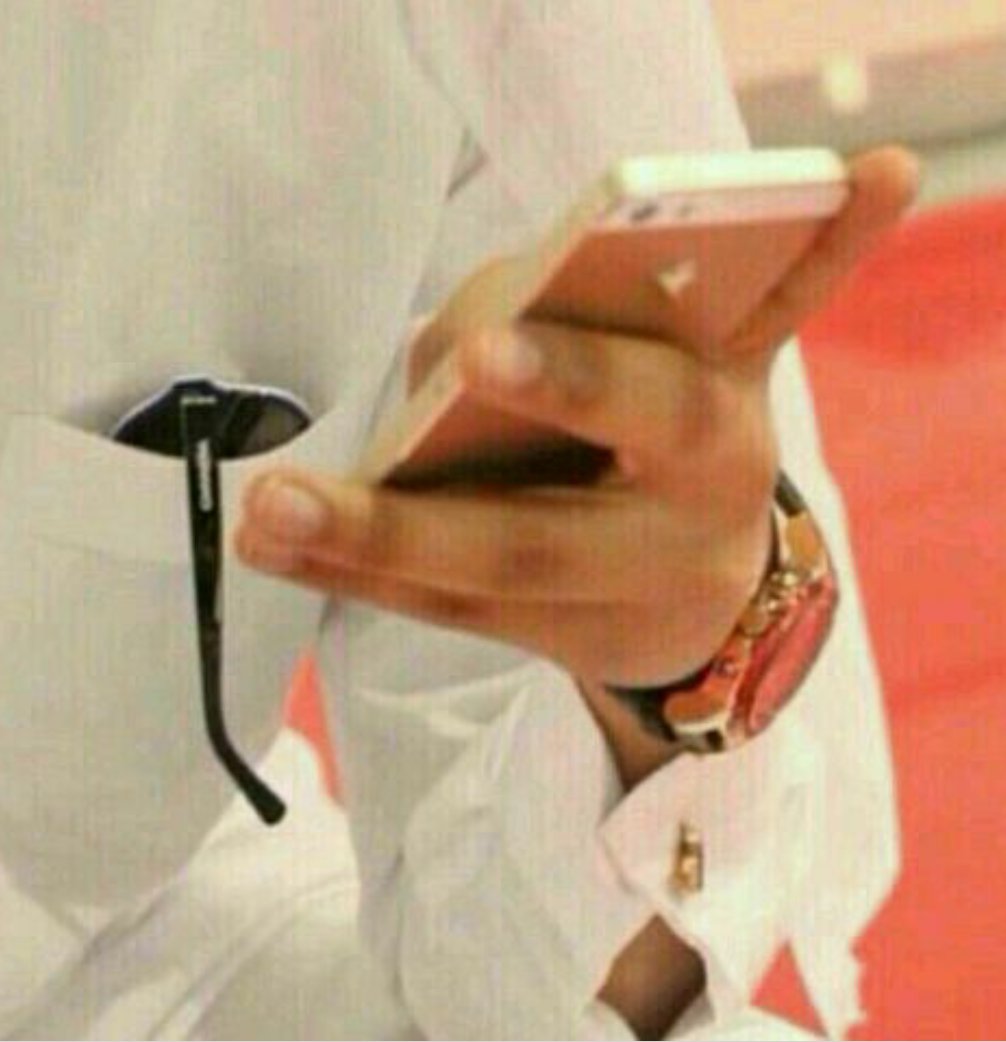 مليت اعديها وانا خاطري شين 
اضغط على جرحي وخفي حنيني 
تعبت من طرد الهوى و المحبين 
ابنتظر .....و اللي يبيني: يجيني