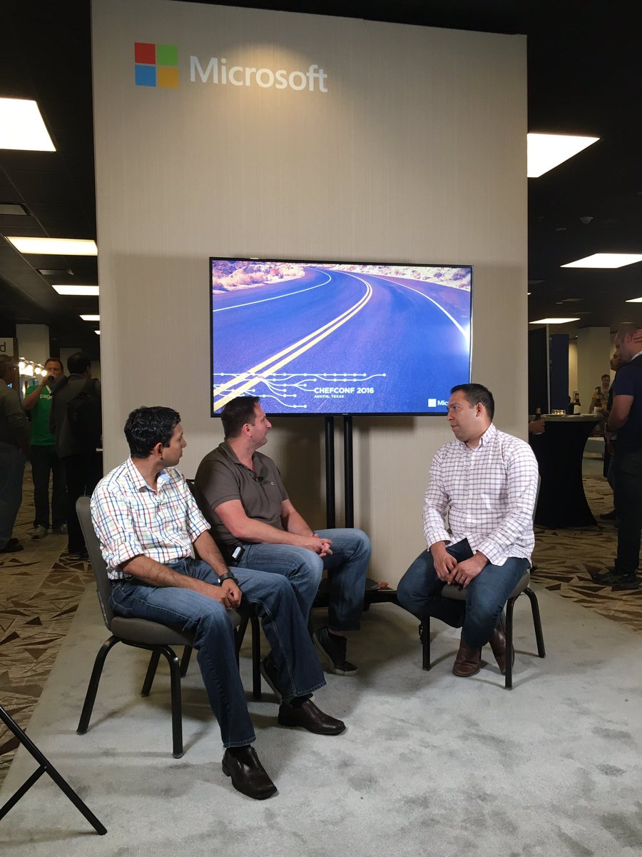 ChachPhoto's tweet photo. Microsoft's own Nana & Boris meet up with @sethjuarez to chat at #ChefConfLive #ChefConf https://t.co/8811JVcViW