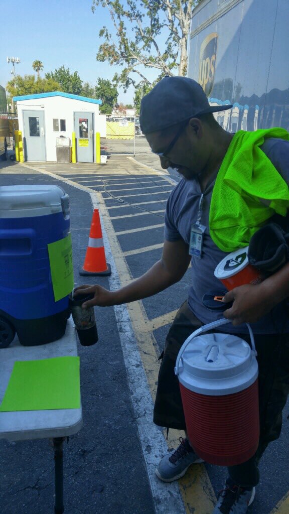 💦💦 Water Challenge 💦💦 #64ozchallenge #VNTwiKeepsItZero