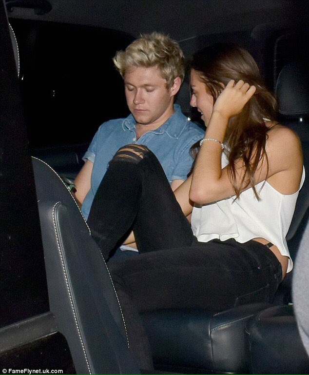 AlyssaTomx's tweet photo. @_celinehelene be careful, you have OUR WOLRD in your hands.
#HappyForNiall https://t.co/ZNkjhFATdS