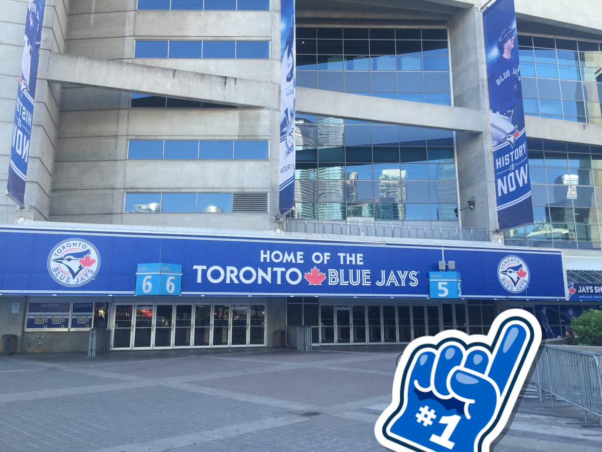 srcgraphix's tweet photo. I'm at @Rogers_Centre in Toronto, ON w/ @fercorreav https://t.co/VexdhtwFWP https://t.co/FrNKCWI9bD