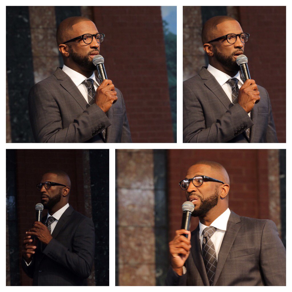 Joy105com's tweet image. @RickeySmiley at @HOHATL   #StrategyForChange @edeweysmith #Hope