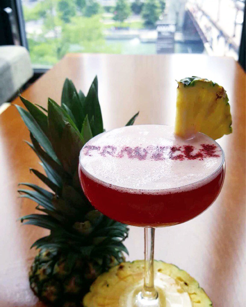TravelleChicago's tweet photo. Cooling off the only way we know how. #ClubCocktail #summertimechi #chicago #cheers #seeyourcity #cocktails https://t.co/w01tRz1Gx3