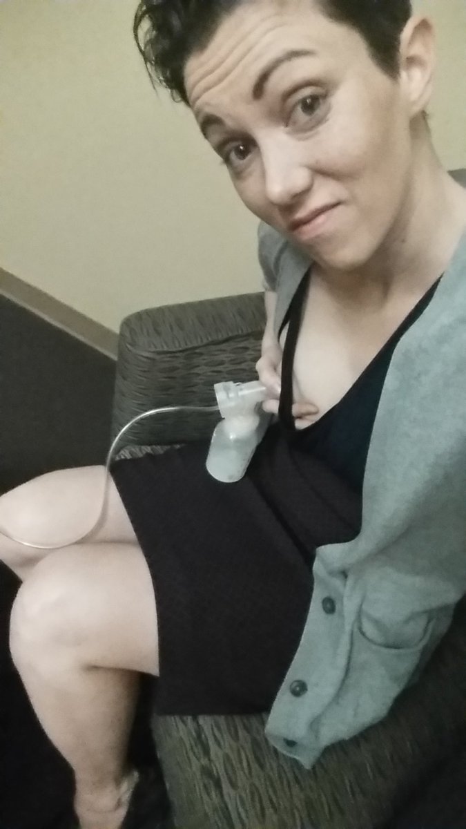 Alex_Nm_'s tweet photo. 10 min break like....#workingmom #rookiemomma #nosleepclub #breastfeeding #boobiesforbaby #pumpingatwork https://t.co/eMlJoBIV6D