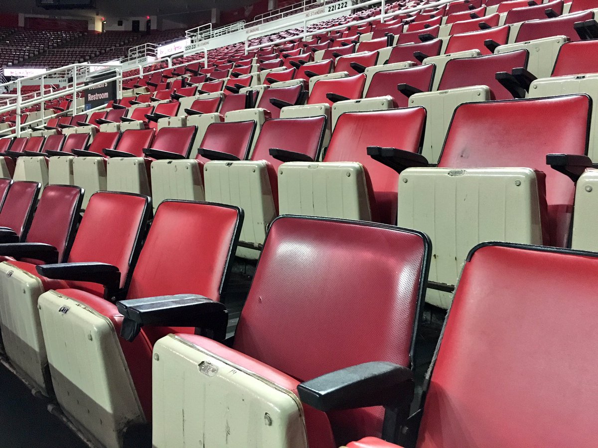Brklynz20's tweet photo. Takin' it back WAY old school at the Joe!! #FirstVisitEver @JoeLouisArena #IDEADetroit https://t.co/RseyPTN1BT
