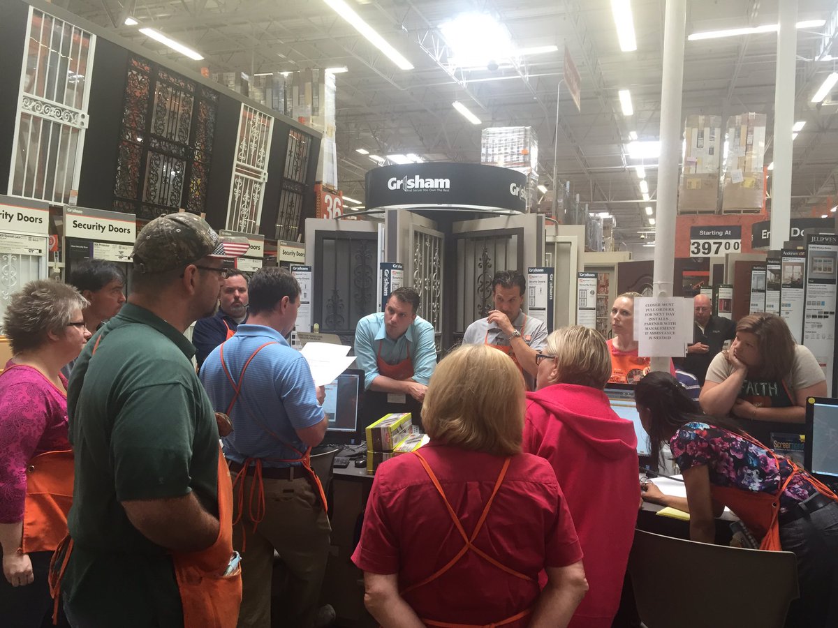 Specialty Tuesday#D95 <a href="/THD4114/">trend_of_sarasota</a> <a href="/KendraByrd24/">Kendra Byrd</a> rocking services in her new Apron! With Team #HDE n #HDI #MANoExcuses!