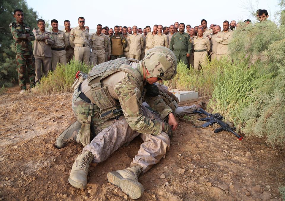تدريبات الجيش العراقي الجديده على يد المستشارين الامريكان  - صفحة 4 CnMynPvXgAAn_vO