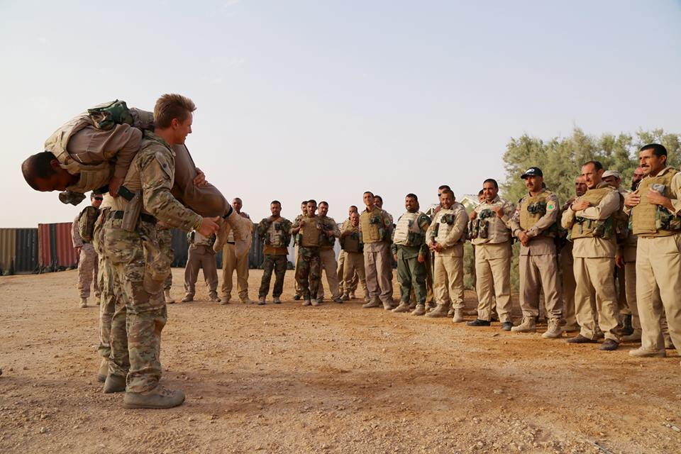 تدريبات الجيش العراقي الجديده على يد المستشارين الامريكان  - صفحة 4 CnMynQWWEAAlpTq