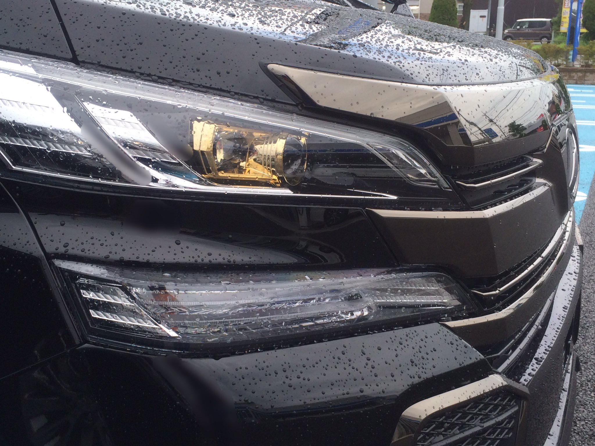 みね Youtube始めました No Twitter 現行ヴェルファイアの 新しい特別仕様車 ゴールデンアイズ まだナンバー付いてない新車 D シートもカッコよすぎる ｰ