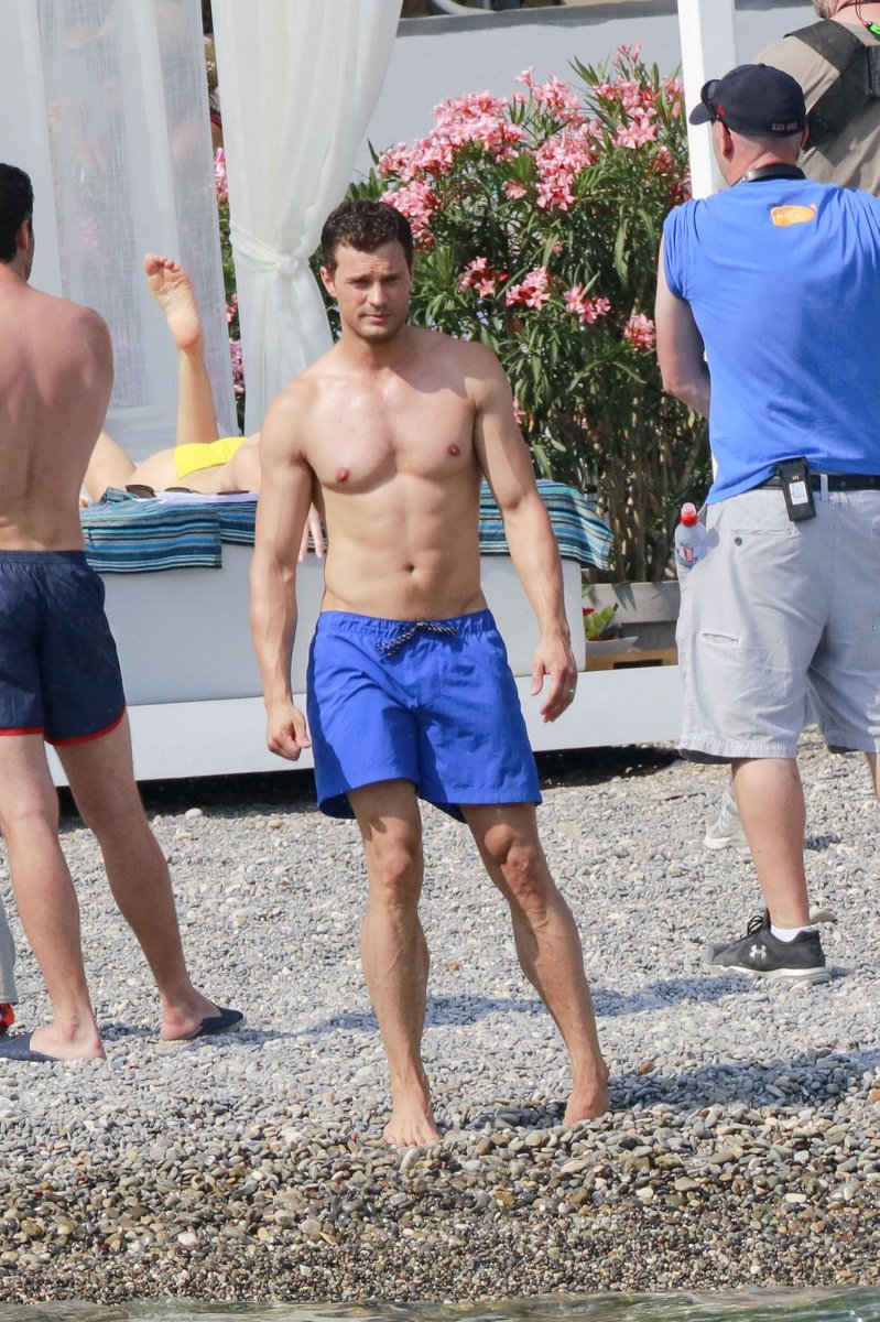 FiftyShadesCL's tweet photo. Fotos y vídeos de Jamie y Dakota en el set de Cincuenta Sombras Liberadas ayer --> https://t.co/N62nKE5bRs #FSF https://t.co/ZHBz59fIFd