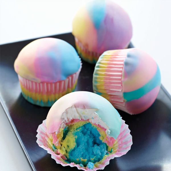#TieDye your #TuesdayTreat with this creative cupcake recipe from <a href="/wiltoncakes/">wiltoncakes</a>: ow.ly/VWSz3024egs