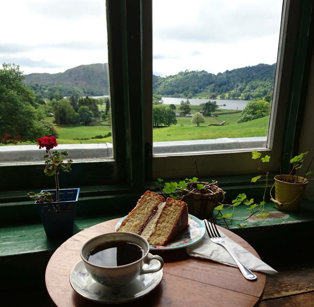 OAlmihdhar's tweet image. بمنطقة البحيرات
قرية Ambleside
آمبلسايد
احجز كوخ آو فندق 
ممكن تمدد إقااامتك😂 
من جمال وروعة طبيعة القريه#بريطانيا