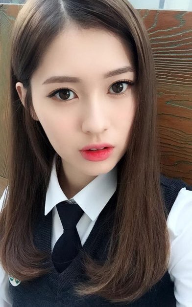 YEBIN713's tweet photo. #HappyYEBINday 💖💖
#BINSBISNDAY #다이아 #예빈 https://t.co/RCSlTTQuuY