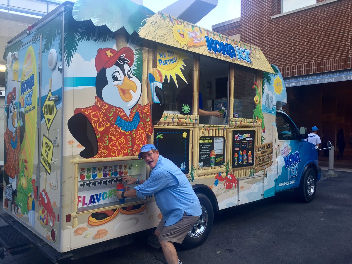 genacov's tweet photo. Perfect night for a #FreakFry @CoachBrewerUNC https://t.co/6UKyseziE7